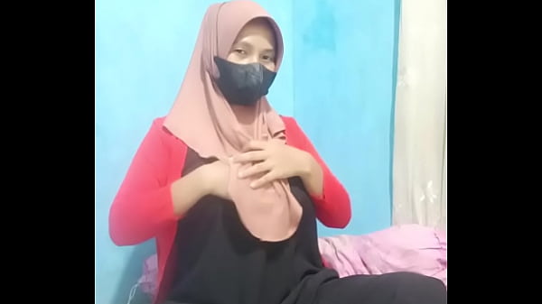 Gadis Berjilbab Mainin Dildo Sambil Colmek Sampe Crot