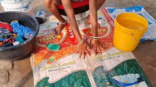 Desi Istri Desa Di Kamar Mandi, Ciuman Basah, Kontol Besar Masuk Memek, Minta Di Entot Keras