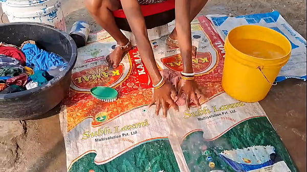 Desi Istri Desa Di Kamar Mandi, Ciuman Basah, Kontol Besar Masuk Memek, Minta Di Entot Keras