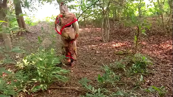 Malam Natal Paling Panas Di Hutan, Radhika Desi Siap Bikin Kamu Lupa Daratan.