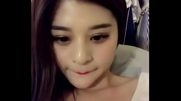 Cewek Cina Colmek Depan Kamera Sambil Ngeliatin Kontol Lo