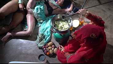 Ibu Tiri Dapur Xxx, Desi India, Hot Dan Nakal Di Dapur, Siap Menggoda Dengan Gerakan Erotis
