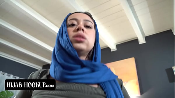 Nakal Betul Si Arab Ini, Hisap Kontol Kakak Tirinya Biar Rahasianya Nggak Bocor Ke Ortu Sambilan Yang Galak.