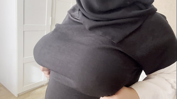 Teman Arabnya Lagi Pamer Tetek, Bikin Makin Pengen