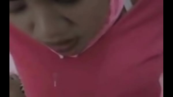 Hijabnya Dibuka, Nafasku Sesak Lihat Tubuhmu Yang Basah Keringat