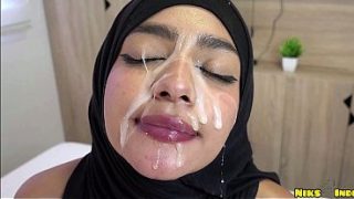 Muslimah Hijaabi Abg Digenjot Keras Sampe Crot Di Luar