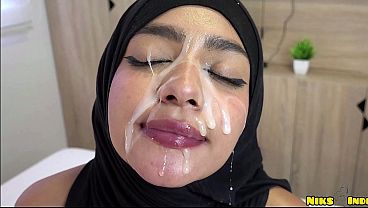 Muslimah Hijaabi Abg Digenjot Keras Sampe Crot Di Luar