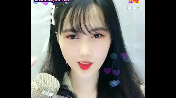 Tonton Live Hot Cewek Asia Goyang-goyang Senggol Di Uplive