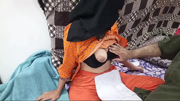 Anak Kuliahan Pakistan Berhijab Digebukin Sama Guru Lesnya, Crot Di Dalem Mulut.