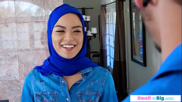 Gadis Kecil Arab Ngentot Digilas Dua Kontol Besar