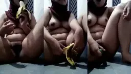 Barbielala Pamer Tetek Sambil Colok Pake Timun Pisang.