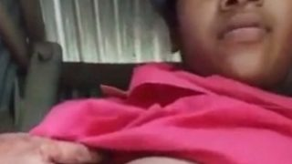 Selfie Telanjang Bulat Ala Desi Kampung, Bikin Makin Greget