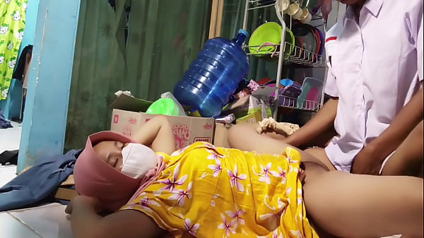Ajak Ngentot Ibu Tiri Pas Mau Berangkat Sekolah, Rasanya Bikin Makin Erotis
