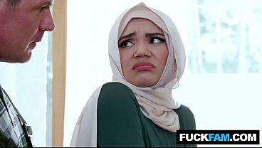 Ngentot Pertama Hijab Mulus Bareng Tukang Ledeng Gagah, Ngenakin Banget