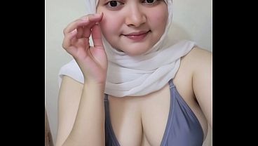 Hari-hari Awal Goyang Twerk Pake Hijab, Bikin Makin Greget Dan Bikin Ngilu.