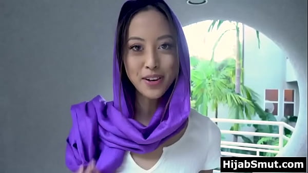 Gadis Muslimah Muda Lagi Horny Banget, Ngebayangin Digenjot Terus.