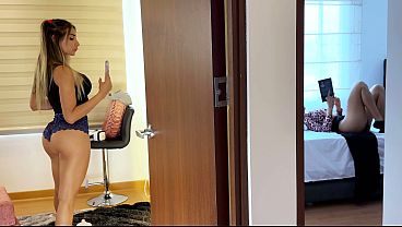 Ibu Mertua Seksi Itu Makin Panas, Mainin Diri Sendiri Sambil Dengerin Erangan Dari Kamar Sebelah!