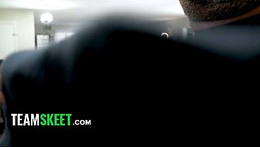 Fiona Frost Mungil Dan Mona Montok Bergantian Ngecesin Kontol Panas Di Threesome Basah