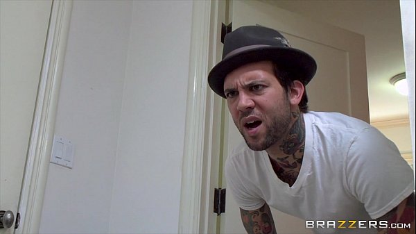 Brazzers – Alexis Fawx – Si Mama Montok Dengan Susu Besar