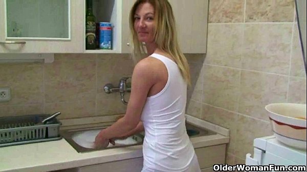 Ibu Buat Video Masturbasi Sendiri Di Rumah, Bikin Ngilu Dan Panas.