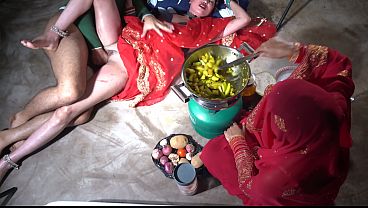 Ibu Tiri India Desi Lagi Crot Di Dapur Sambil Ngomong Cabul Dalam Bahasa Hindi