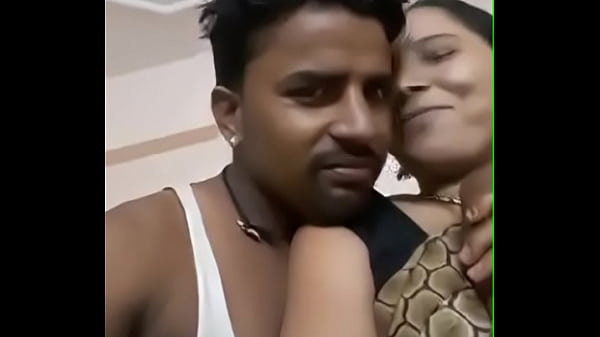 Desi Aunty Dipencet-pencet, Toket Gede Kencengin