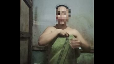 Pengen Mandi Sambil Ngentot Sama Kamu, Basah-basahan Sekalian Crot Di Dalem.