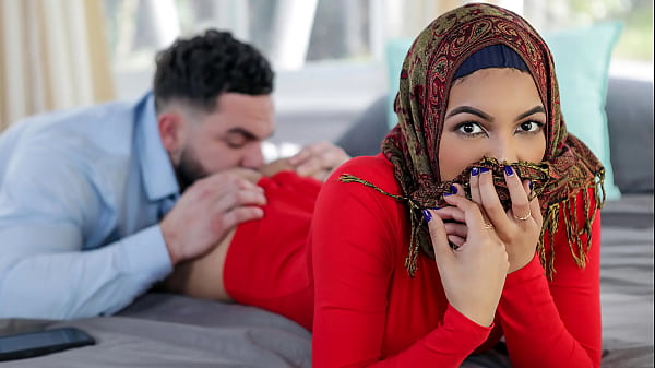 Kakak Tiri Mau Ngajarin Adik Tiri Berhijab Beberapa Trik Sebelum Nikah – Hijab Panas Menggoda