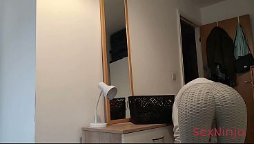 Sengaja Pamer Kontol Tegang Ke Ibu Tiri Biar Dia Lihat