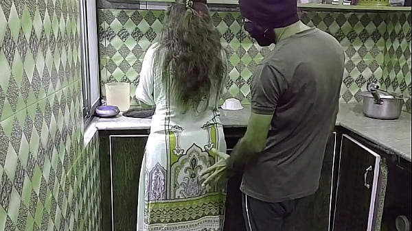 Bini Tetangga Lagi Sibuk Masak Di Dapur, Tiba-tiba Digaruk Dari Belakang, Suara Hindi Bikin Makin Panas