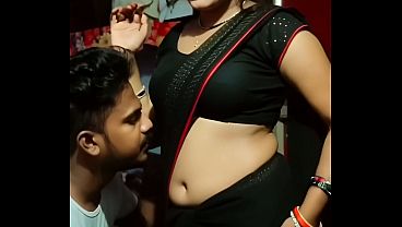 Desi Bhabhi Saree Navel Mesra, Grepe-grepe Basah