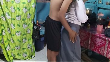 Ngentot Adik Ipar Di Dapur, Pas Siap-siap Berangkat Sekolah, Makin Greget Rasanya.