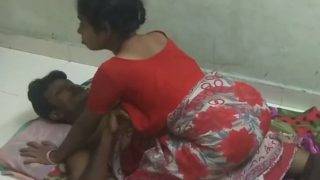 Bercinta Keras Sama Pasangan Desi Di Ranjang