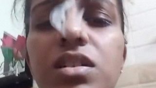 Cewek Tamil Lanka Pamer Tetek Sama Memek Basah