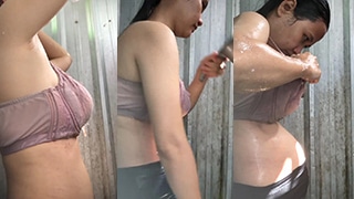 Intip Ibu-ibu Lagi Mandi