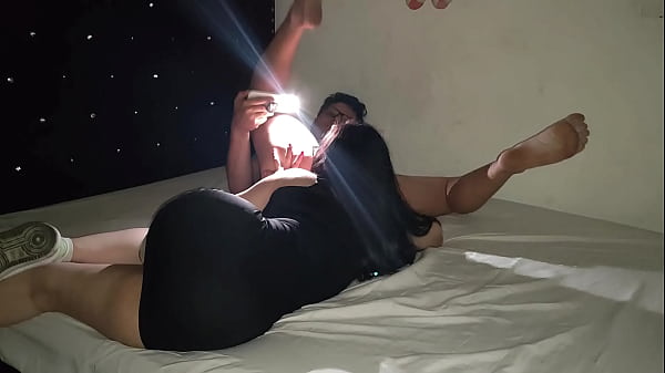 Makan Bareng Sepupu Tiri, Tangan Saling Meraba Di Bawah Meja.