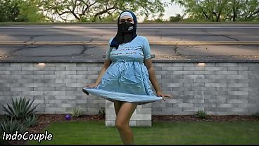Hijab Mahasiswi Muslim Jogging Di Tempat Umum, Sange Ngabisin Duit Pake Mulut.