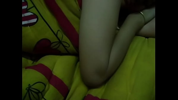 Desi Bhabhi Lagi Main-main Sama Tetangga, Badan Basah Keringetan, Bibir Nempel, Jari-jari Manis Merayap Ke Dalam.