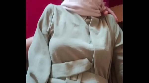 Saudari Tiri Berhijab Digaruk Liar Pas Momen Lebaran