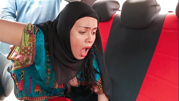 Ibu Tiri India Pakai Hijab Digenjot Di Mobil, Makin Seru Makin Basah.