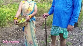 Desi Kakak Tiri India Ngentot Di Luar Sama Adik Tiri, Semua Orang Bisa Liat