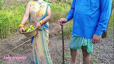 Desi Kakak Tiri India Ngentot Di Luar Sama Adik Tiri, Semua Orang Bisa Liat