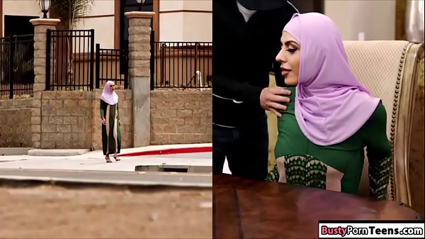 Bini Arab Cantik Ngewe Sambil Ngejilat Kontol Sampe Crot.